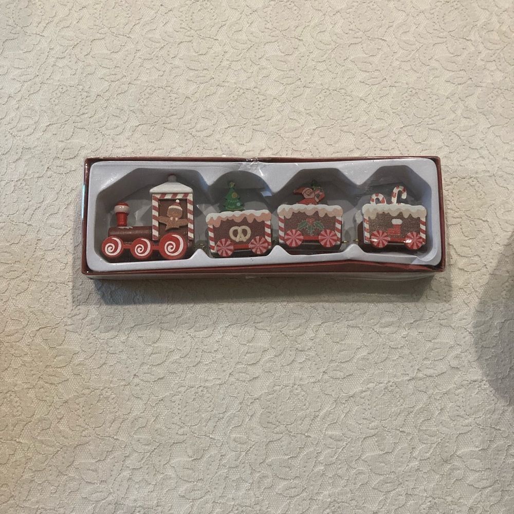 Gingerbread Toy Train Set - Picture 8 of 8